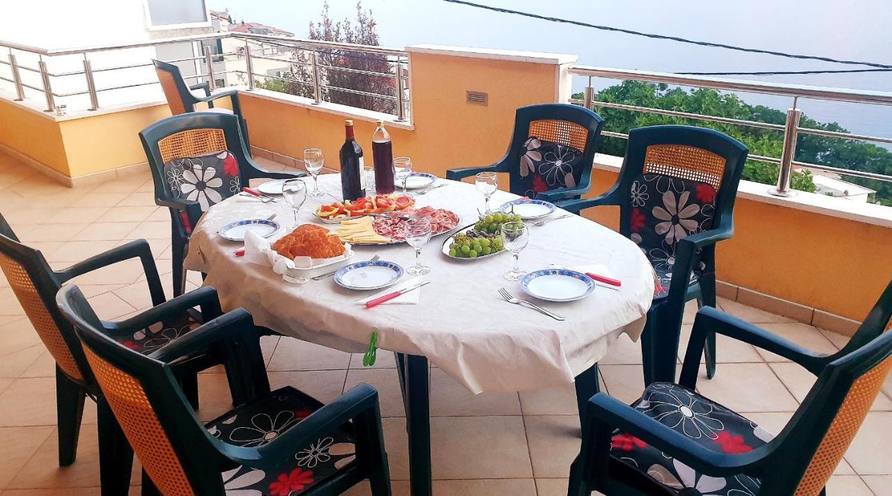 Apartment Tony Omis Bagian luar foto